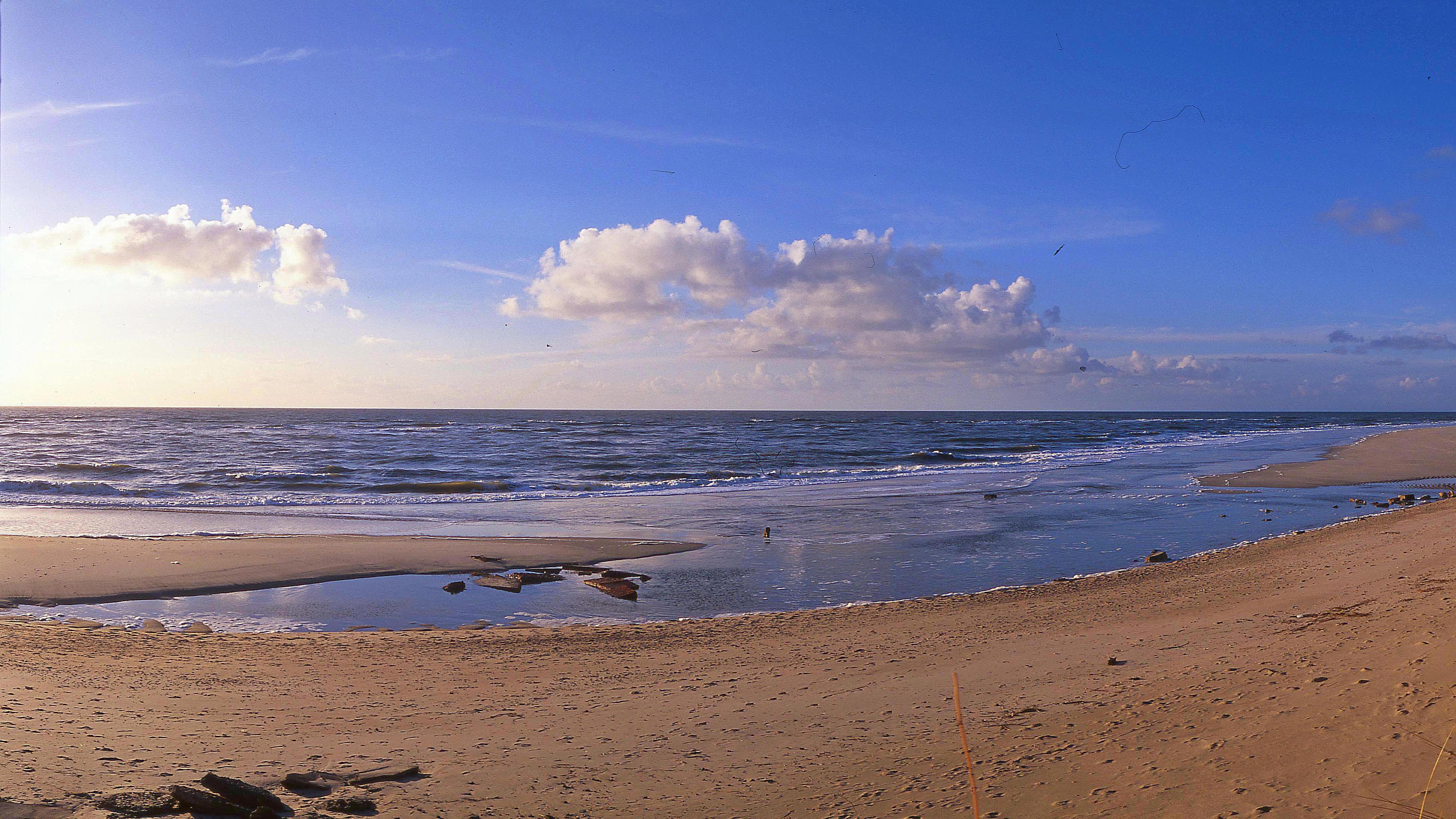 dunsescape of Sylt, in the background: the sea, sun and clouds 